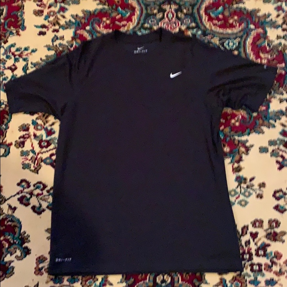 Men’s dry fit Nike shirt